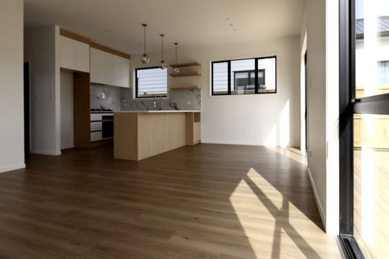 Photo of property in 22 Woven Place, Karaka, Papakura, 2113