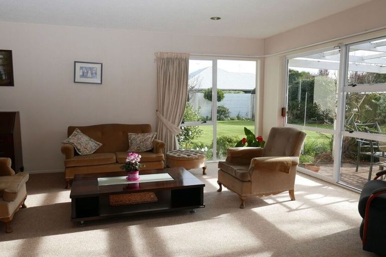 Photo of property in 68 Regency Crescent, Redwood, Christchurch, 8051