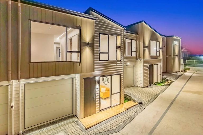 Photo of property in 2/59 Howe Street, Howick, Auckland, 2014