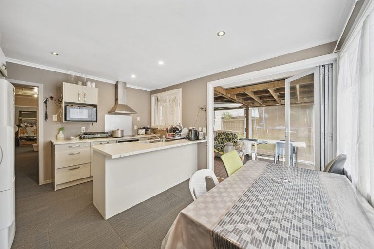 Photo of property in 4 Grande Vue Road, Papatoetoe, Auckland, 2025