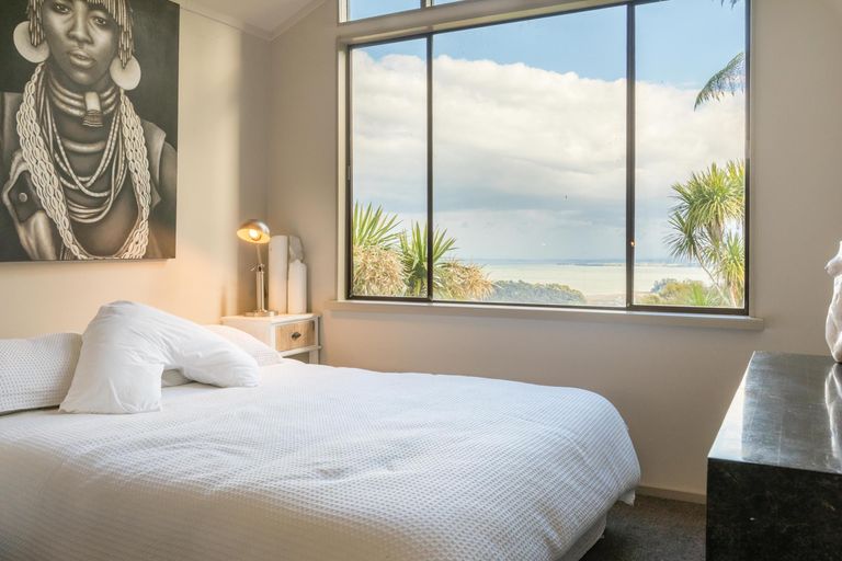 Photo of property in 70 Scenic Drive, Titirangi, Auckland, 0604