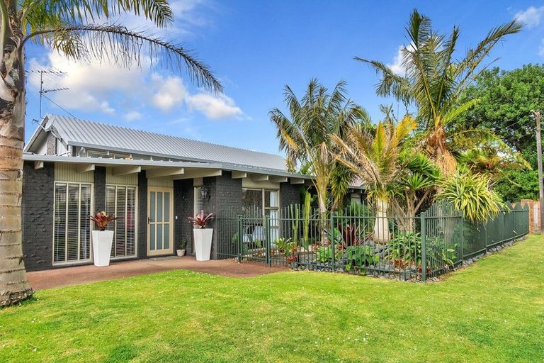 Photo of property in 9 Valerie Crescent, Okura, Albany, 0792