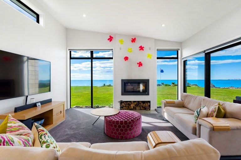 Photo of property in 10 Mer Place, Bay View, Napier, 4104