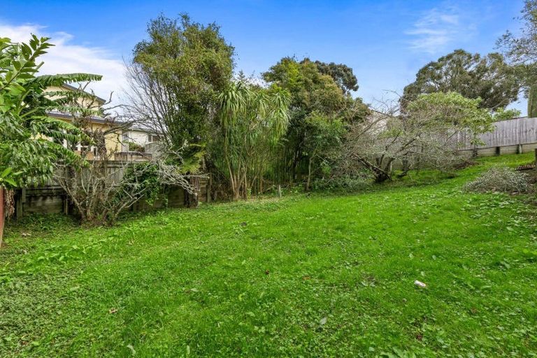 Photo of property in 6 Palmer Avenue, Glen Eden, Auckland, 0602