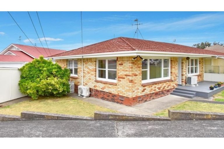 Photo of property in 20a Hillcrest Road, Papatoetoe, Auckland, 2025
