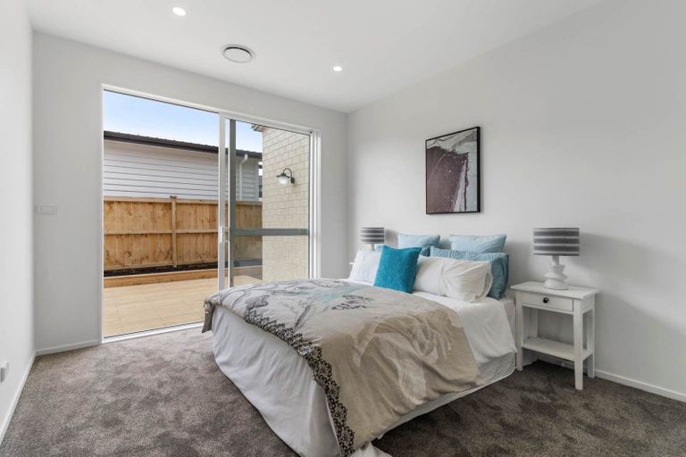 Photo of property in 5 Korowhiti Road, Clarks Beach, 2122