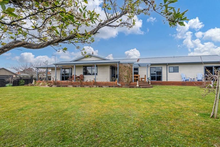 Photo of property in 77 Rhodes Drive, Kelvin Grove, Palmerston North, 4414