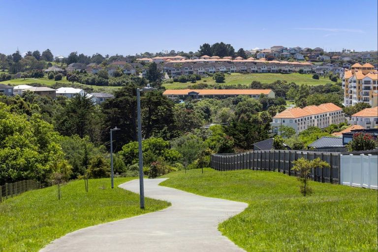 Photo of property in 3 Laguna Place, Matakatia, Whangaparaoa, 0930