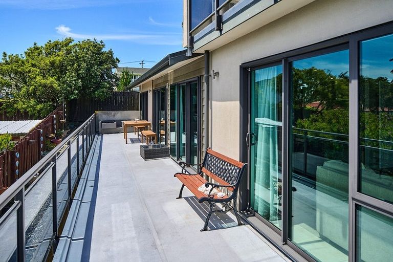 Photo of property in 21 View Road, Titahi Bay, Porirua, 5022