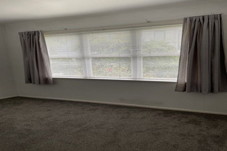Photo of property in 44 Seymour Road, Sunnyvale, Auckland, 0612