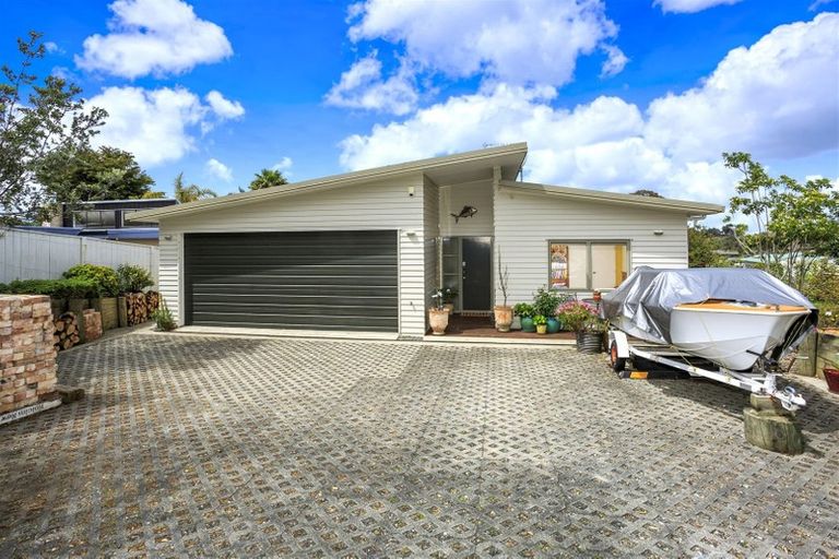 Photo of property in 22 Stillwater Crescent, Stillwater, Silverdale, 0993