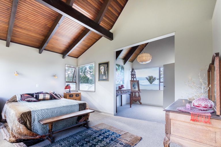 Photo of property in 70 Scenic Drive, Titirangi, Auckland, 0604