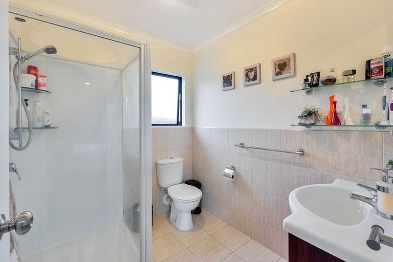 Photo of property in 11 South Kensington Way, Henderson, Auckland, 0612