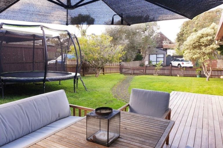 Photo of property in 2/205 Lake Road, Belmont, Auckland, 0622