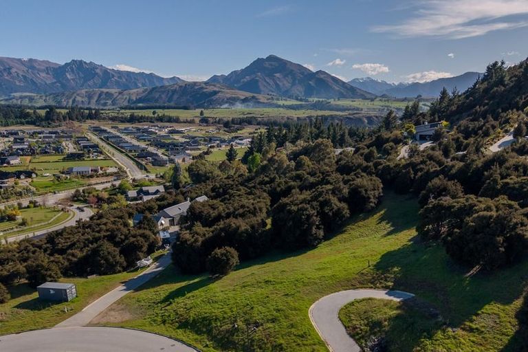 Photo of property in 7 Highfield Ridge, Wanaka, 9305