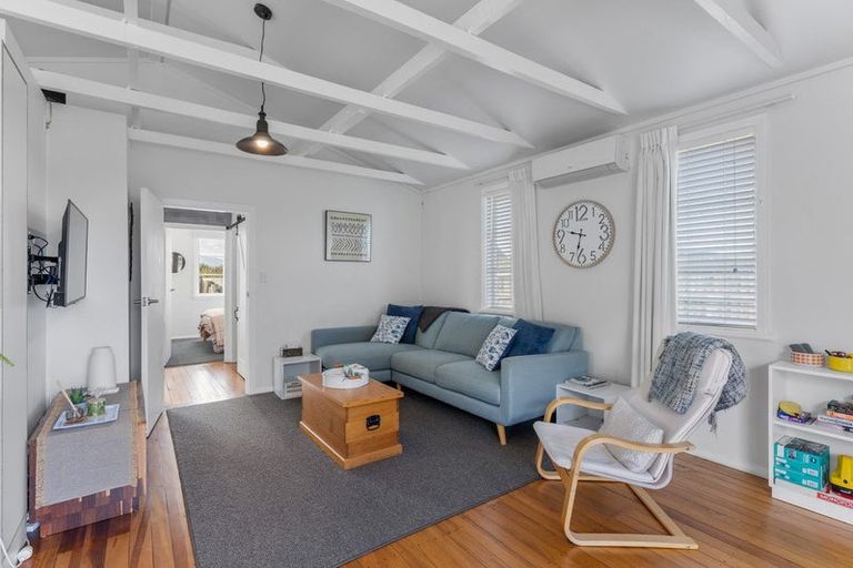 Photo of property in 60 Sarah Street, Waikawa Beach, Levin, 5573