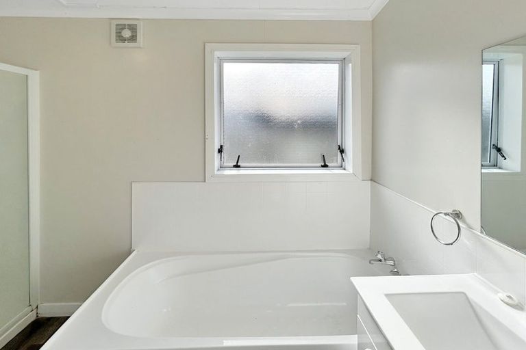 Photo of property in 28 Cambridge Street, Milson, Palmerston North, 4414