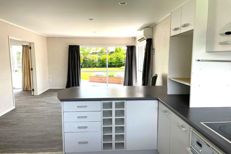 Photo of property in 14 Chippewa Place, Conifer Grove, Takanini, 2112