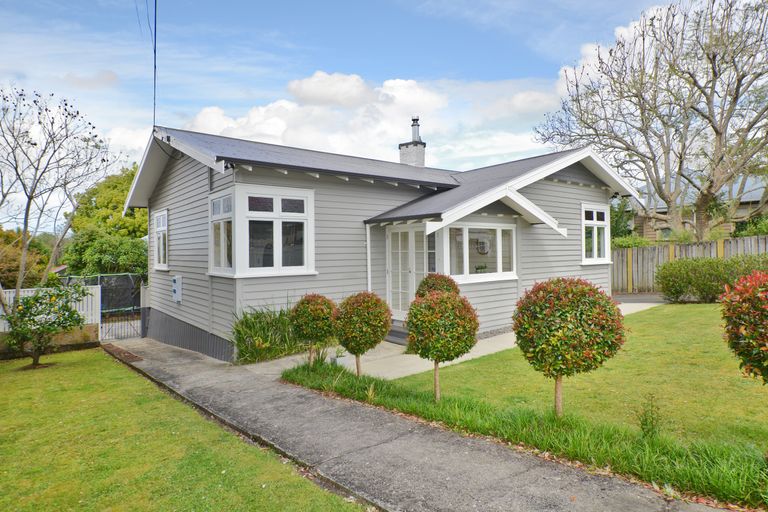 Photo of property in 6 Parahaki Street, Regent, Whangarei, 0112