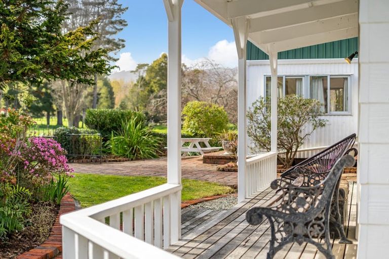Photo of property in 329a Paekakariki Hill Road, Paekakariki Hill, Porirua, 5381