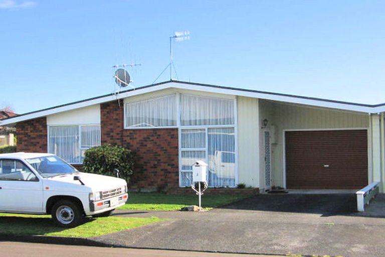 Photo of property in 2 Edwards Place, Terrace End, Palmerston North, 4410
