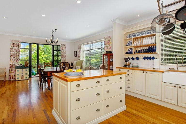 Photo of property in 18 Huia Street, Waikanae, 5036