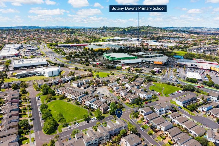 Photo of property in 11 Spalding Rise, Golflands, Auckland, 2013