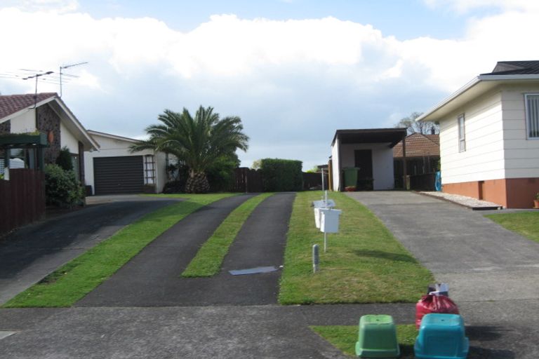 Photo of property in 1/6 Challen Close, Conifer Grove, Takanini, 2112