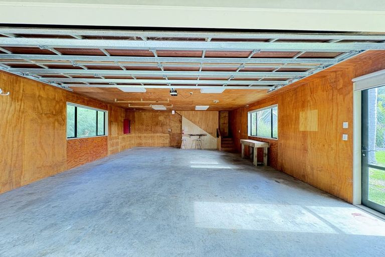 Photo of property in 30 Foster Road, Kumeu, 0891