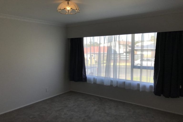 Photo of property in 42 James Evans Drive, Northcote, Auckland, 0627