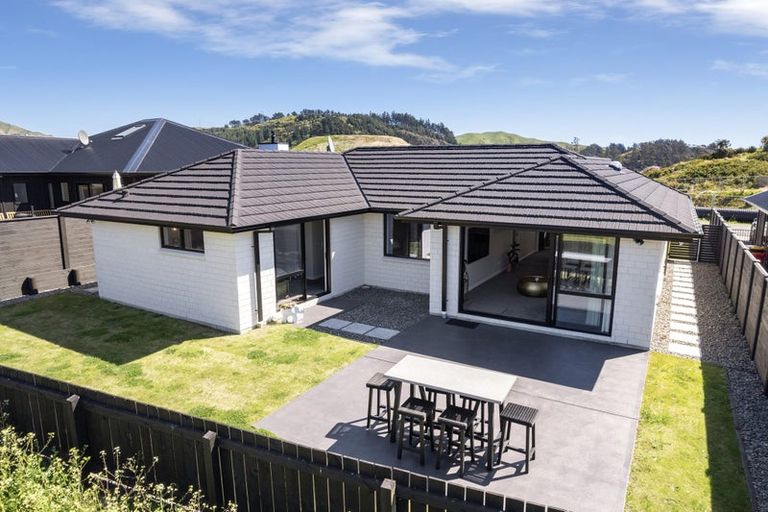 Photo of property in 3 Foremast Place, Whitby, Porirua, 5024