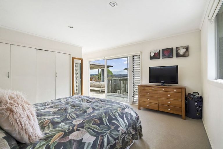 Photo of property in 1 Selwyn Crescent, Forrest Hill, Auckland, 0620