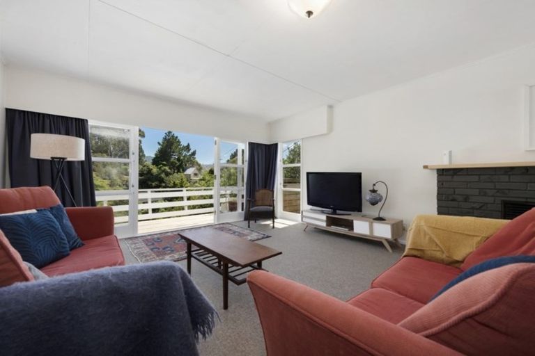 Photo of property in 11 Winchester Avenue, Pinehaven, Upper Hutt, 5019