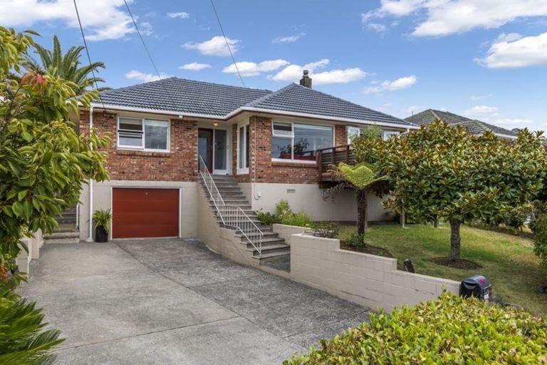 Photo of property in 82 Sylvan Avenue, Northcote, Auckland, 0627