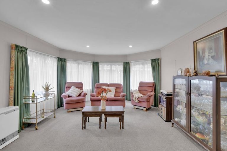 Photo of property in 14 Sandalwood Drive, Dinsdale, Hamilton, 3204