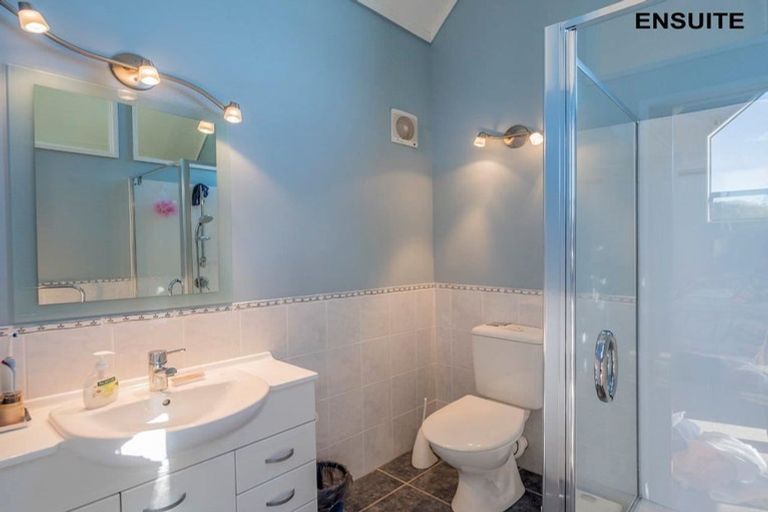 Photo of property in 5 Hira Street, Waikanae, 5036