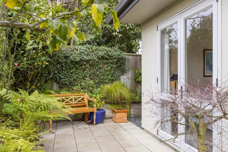 Photo of property in 2/12 Gradwell Place, Two Mile Bay, Taupo, 3330