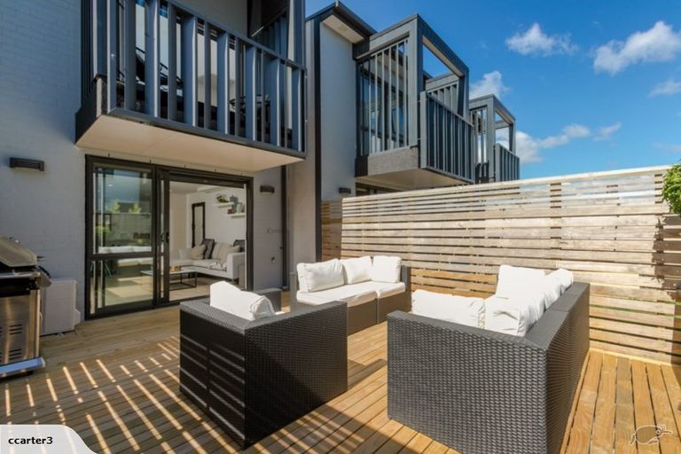 Photo of property in 47 Carder Court, Hobsonville, Auckland, 0618