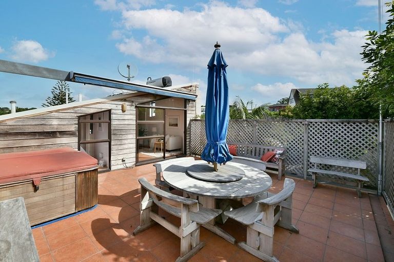 Photo of property in 2/3 Swann Beach Road, Stanmore Bay, Whangaparaoa, 0932