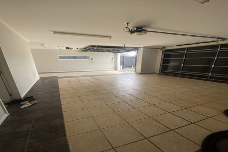 Photo of property in 17 Quedley Court, Eastern Beach, Auckland, 2012