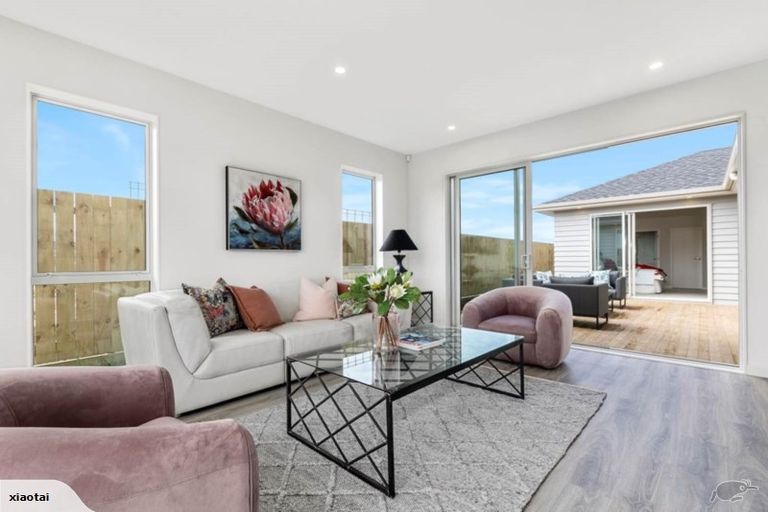 Photo of property in 137 Godfrey Drive, Orewa, 0931