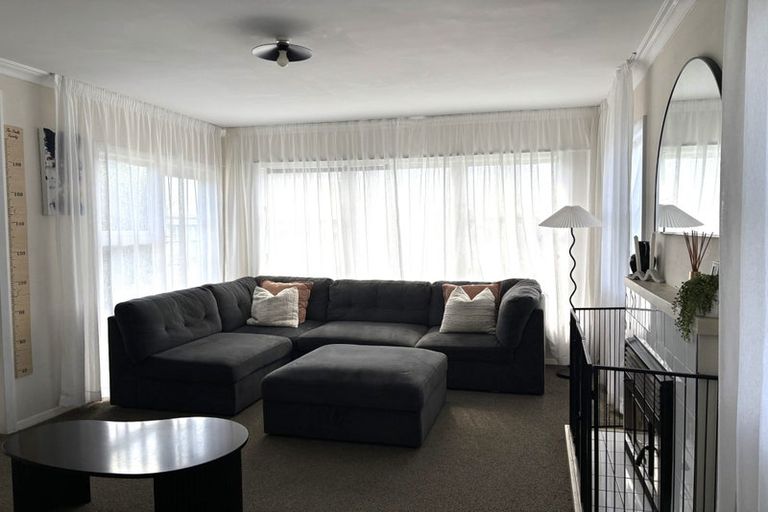 Photo of property in 2 Selwyn Street, Levin, 5510