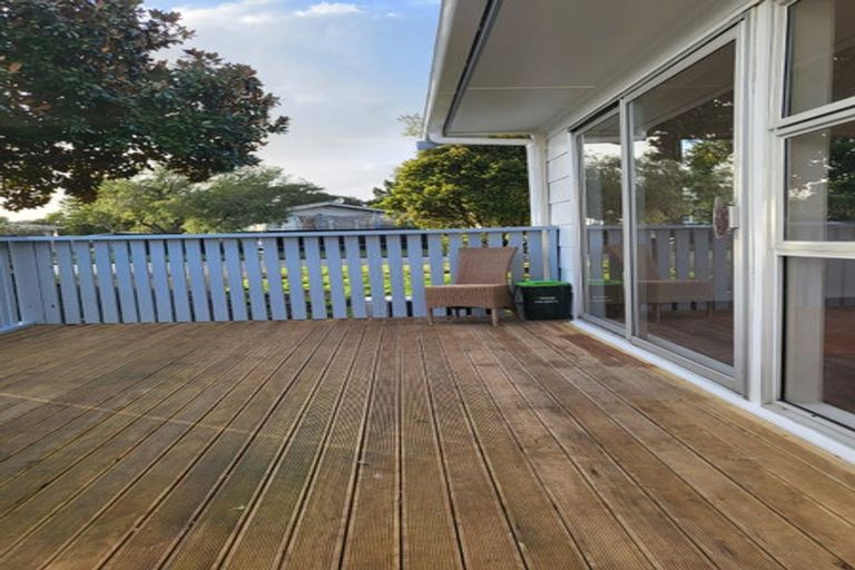 Photo of property in 38 Riverpark Crescent, Henderson, Auckland, 0610