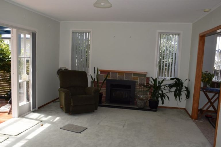Photo of property in 14 Edgerton Road, Te Atatu Peninsula, Auckland, 0610