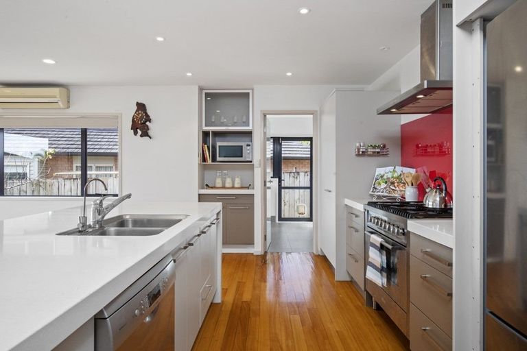 Photo of property in 107 Kitchener Road, Pukekohe, 2120