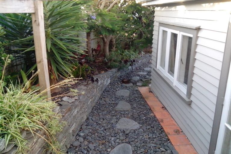 Photo of property in 76 Wade River Road, Stanmore Bay, Whangaparaoa, 0932