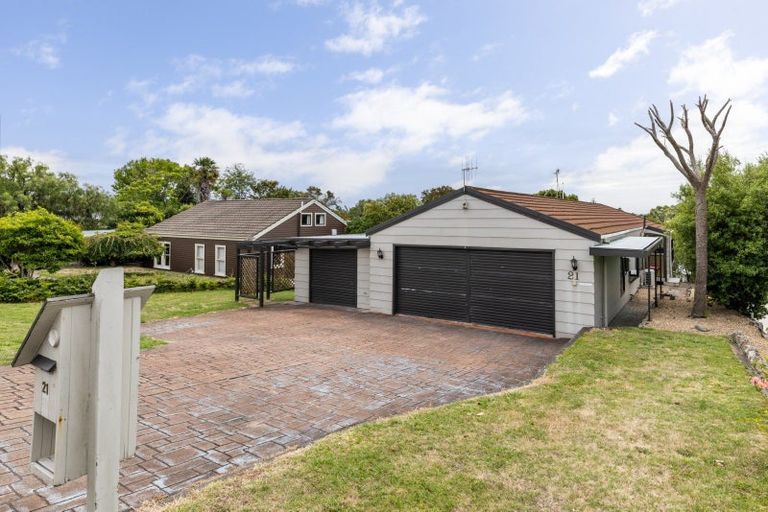 Photo of property in 21 Tauroa Road, Havelock North, 4130