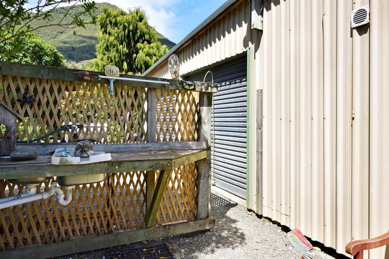 Photo of property in 5 The Parade, Okiwi Bay, French Pass, 7193