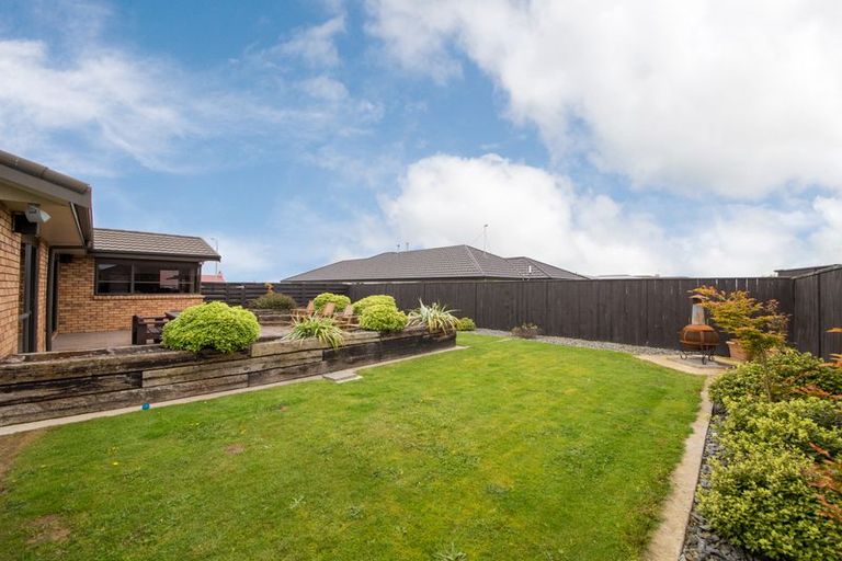 Photo of property in 32 Johnstone Drive, Fitzherbert, Palmerston North, 4410