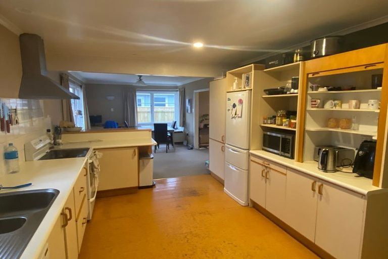 Photo of property in 6a Surrey Crescent, Hokowhitu, Palmerston North, 4410